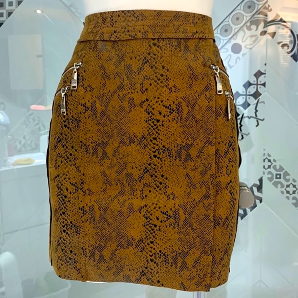 NWT 🌸Beautiful Snakeskin Faux Leather Mini Skirt - Picture 4 of 16